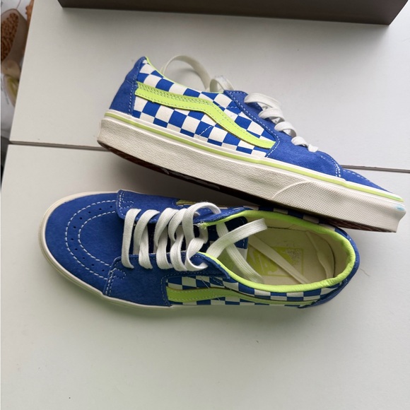 Trendy Vans Sneakers - Picture 10 of 14